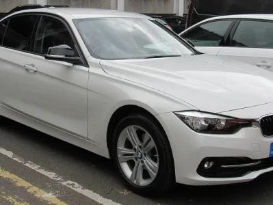 宝马318i最新报价_2025年新款价格及购车优惠全解析