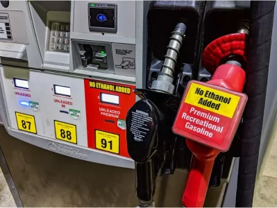 加油站不能干什么_这些危险行为千万要避免