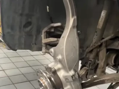 汽车羊角是什么_转向节的作用与结构详解