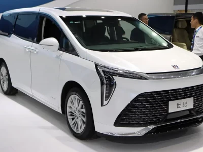 别克GL8：一台「不会错」的车，正在变成「不够好」的选择