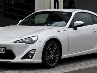 丰田GT86全方位指南：从“秋名山神话”到现实中的漂移神器