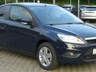 新福克斯三厢怎么样_2025年入手三厢福克斯的优缺点分析