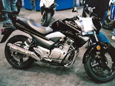 铃木GW250_铃木经典街车GW250性能全解析