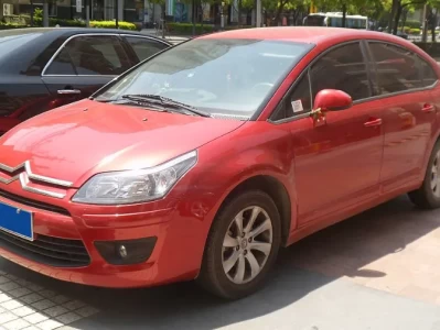 别被“板车悬挂”骗了：雪铁龙三厢世嘉参数全解析与2026年二手实战指南