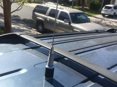 汽车车顶的天线是什么_车载天线功能全解析