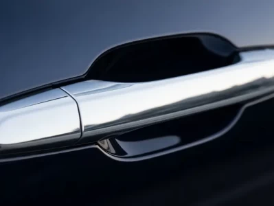 告别“夺命”设计？中国叫停全隐藏式门把手，电动车安全国标迎来“硬着陆”