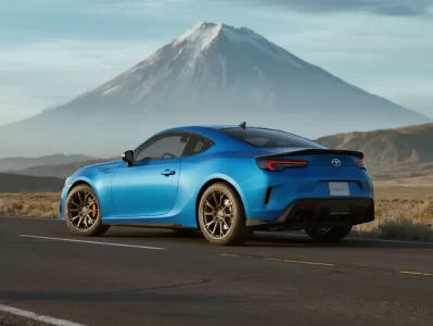 2024全球车市风云录：谁主沉浮？一文看懂行业变局与十大“神车”