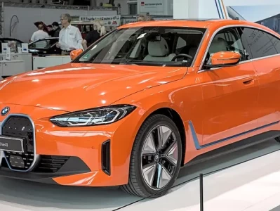 宝马i4四电机传动系统_宽体M版电动车测试细节曝光