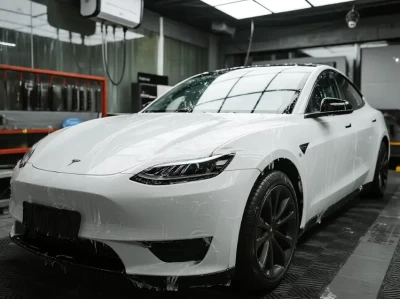 隐形车衣材质选择_不同车型最适合的贴膜材质解析