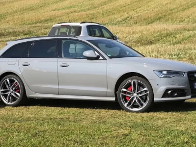 奥迪A6旅行版评测_豪华旅行车空间与性能全面解析