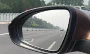 后视镜调到什么位置合适_新手司机必学的后视镜调节技巧