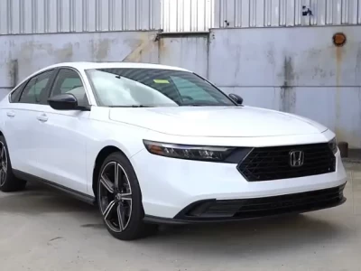 20万预算买B级车，雅阁还是凯美瑞？一个把两款车都开过的人来说几句真心话