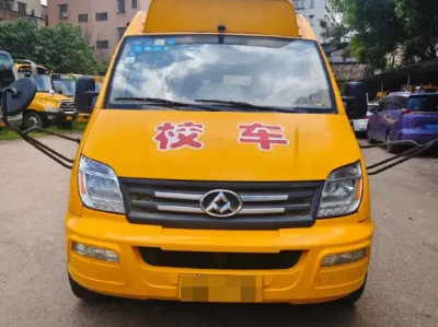 大通校车_专业校车选购指南与安全性能解析