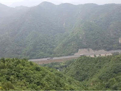 八达岭高速_这条著名高速公路的修建年份揭秘