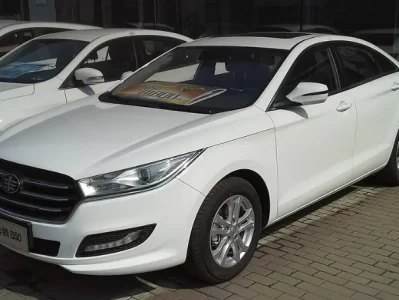 奔腾b50和朗逸_家用轿车谁更强