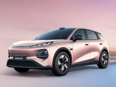 11万级SUV续航对决：长安启源Q05混动VS零跑B10纯电，实测数据告诉你谁更省心