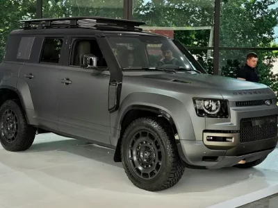 路虎卫士OCTA中国首秀_豪华越野新标杆震撼登场