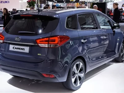 起亚佳乐怎么样_性价比高、空间宽敞，家用MPV首选推荐