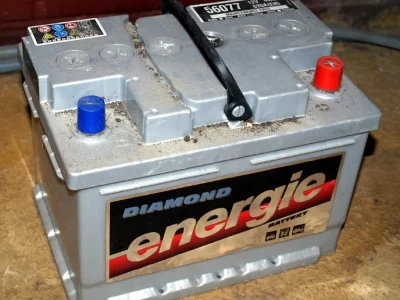 汽车电瓶不耐用_新换电瓶寿命短的原因与选购技巧