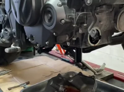 发动机油底壳_渗油问题严重性及维修方法解析