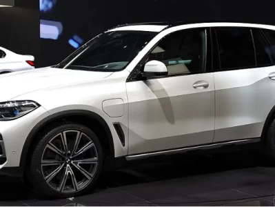 宝马新能源_揭秘X5电动版的性能与驾驶体验