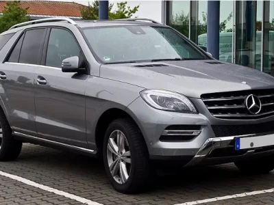 奔驰M系列_豪华运动轿车的极致驾控体验