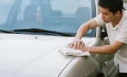如何正确擦车_汽车保养必学的洗车技巧大全