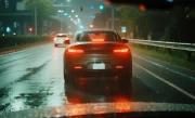 暴雨后车险涨价原因_揭秘水灾后保费上涨的三大应对策略