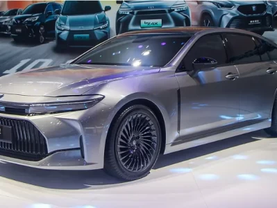 丰田皇冠轿车_2022款黑色经典车型全面解析