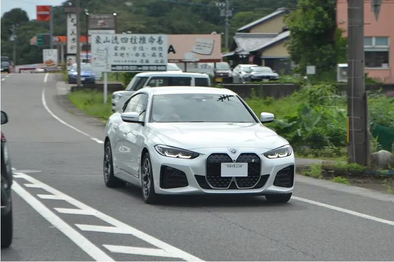 宝马i4 eDrive35_全新电动轿跑性能与续航全面解析 第1张