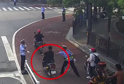 电动车被交警拦下逃跑_骑电动车逃避检查的后果详解 第1张