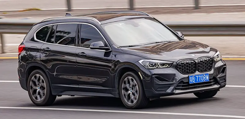 BMW X1 M运动版全黑外观_全新黑色造型惊艳亮相 第1张