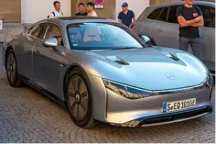 奔驰电动车2022款价格_2025最新奔驰电动车型报价解析 第1张