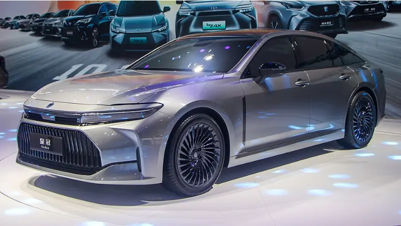 丰田皇冠轿车_2022款黑色经典车型全面解析 第1张