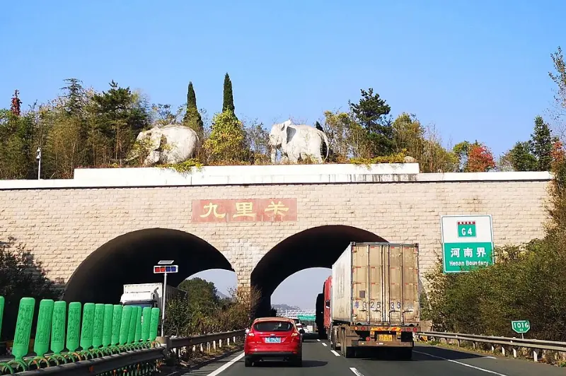 隧道变道处罚_隧道内违规变道会面临哪些处罚 第1张