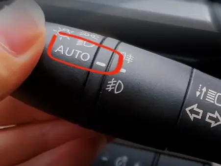 汽车自动头灯是什么意思_自动大灯功能详解与使用指南 第1张