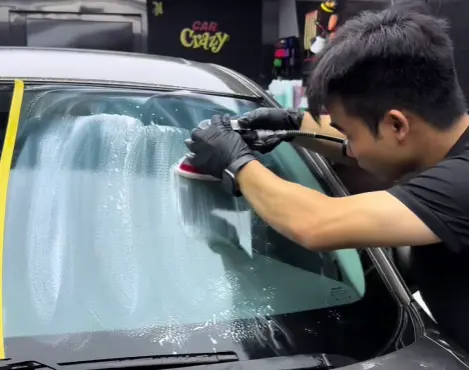 玻璃滑水膜_汽车挡风玻璃防雨镀膜效果实测 第1张