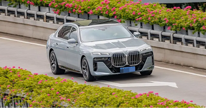 宝马7系车型解析_豪华座驾的性能与舒适体验 第1张