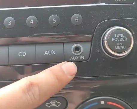 汽车上的aux是什么意思_车载aux接口功能详解 第1张