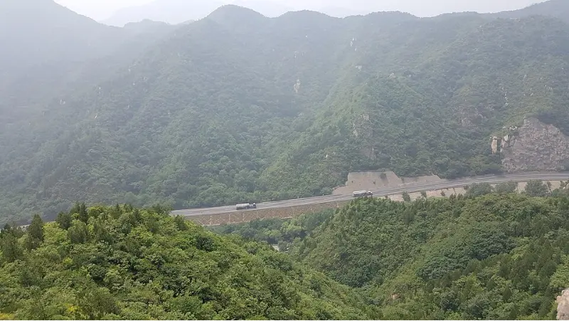 八达岭高速_这条著名高速公路的修建年份揭秘 第1张