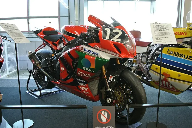 浴火重生：铃木GSX-R 1000王者归来，性能革新再战江湖 第1张