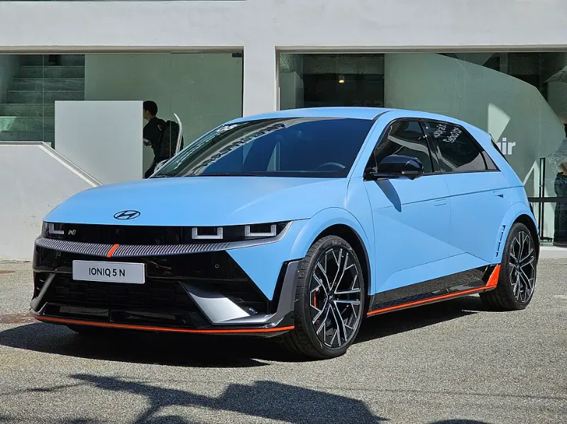 盘点全球加速最迅猛的5款“平民”电动神车 第4张