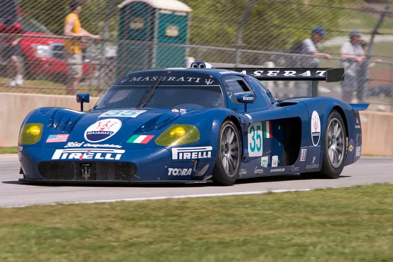 玛莎拉蒂MC12跑车价格:海神三叉戟的巅峰神作与“理财神器” 第3张 玛莎拉蒂MC12跑车价格:海神三叉戟的巅峰神作与“理财神器” 第3张