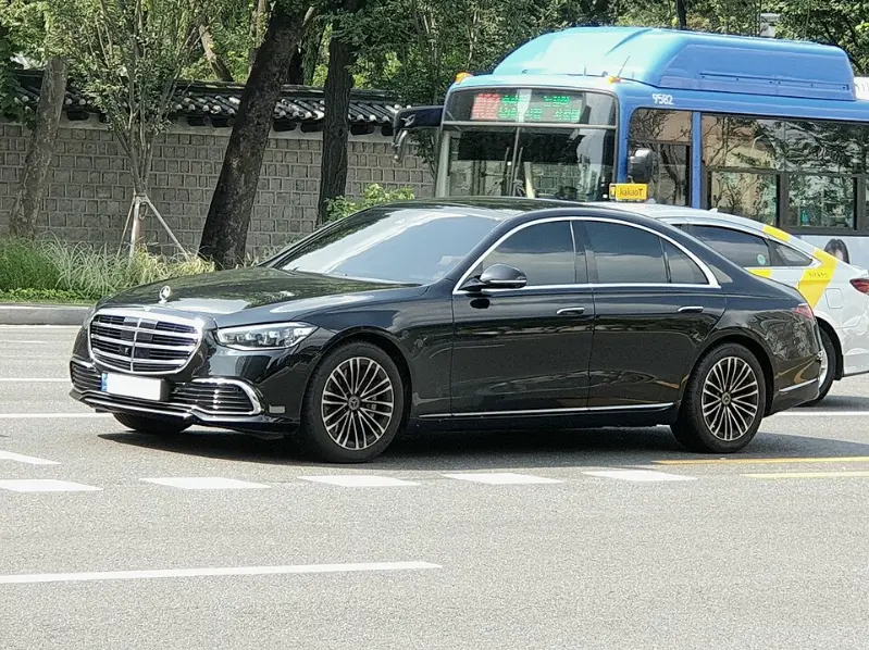 奔驰S350最新款报价:2025款S级详解与购车指南 第3张 奔驰S350最新款报价:2025款S级详解与购车指南 第3张