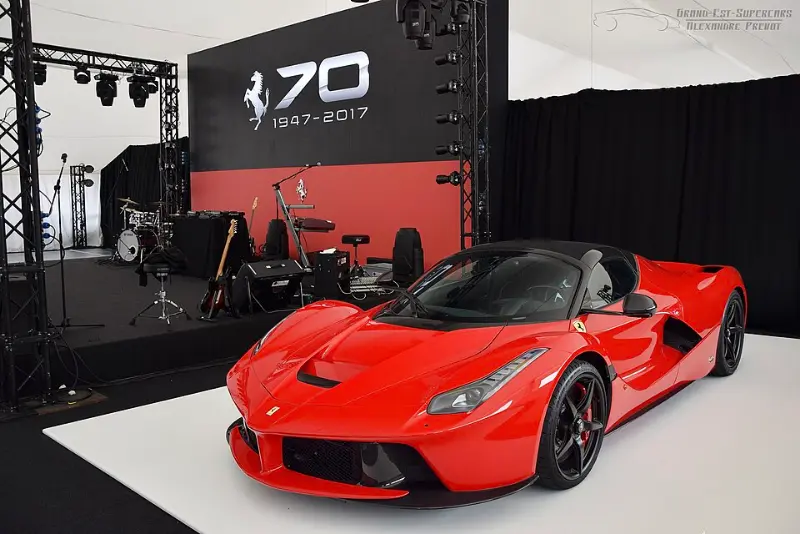 揭秘周杰伦的“地表最强”车库：从6500万的蝙蝠车到情怀AE86