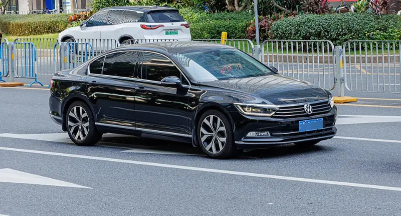 大众迈腾价格全解析：新老同堂下的购车指南（2024-2025款） 第3张