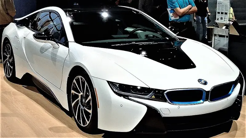 2025年宝马i8价格详解：二手市场行情、性能参数与购买指南 第2张