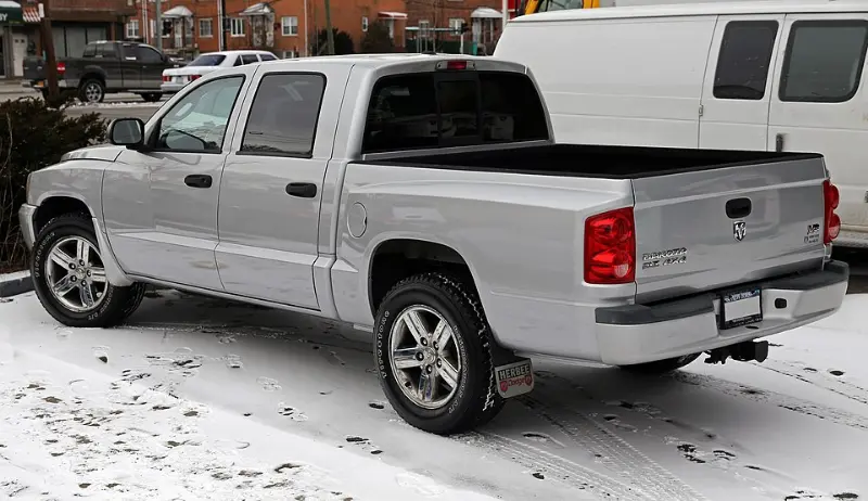 经典铭牌“爷青回”:Ram Dakota 确认于 2027 年重返中型皮卡战场,起售价或是道坎? 第1张 经典铭牌“爷青回”:Ram Dakota 确认于 2027 年重返中型皮卡战场,起售价或是道坎? 第1张