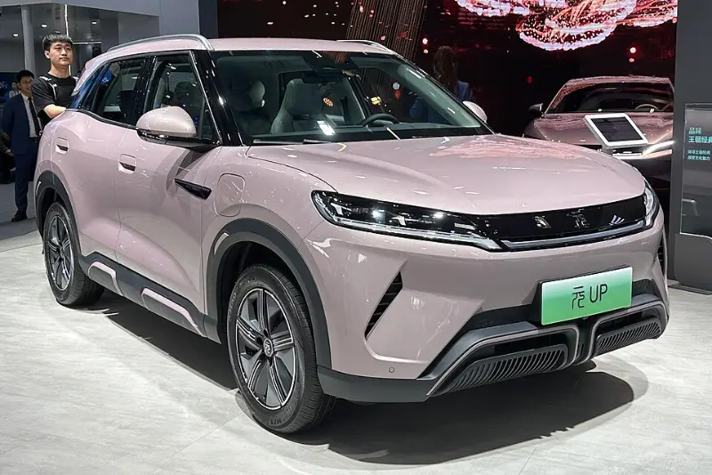 比亚迪元UP高配值不值得买？2025款实测指南：10万级纯电SUV新宠