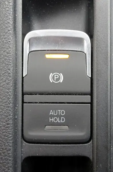 自动驻车功能使用技巧全解析：新手也能秒会的操作指南+避坑要点